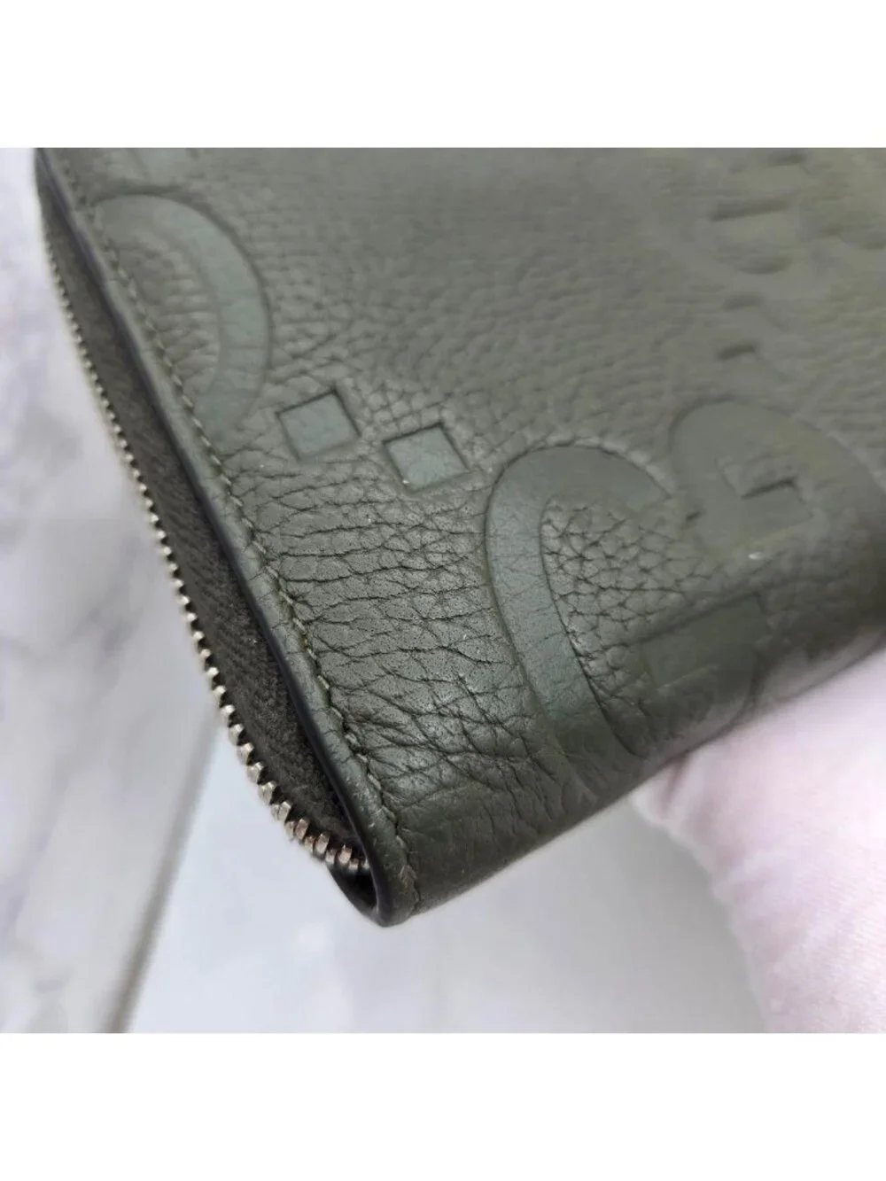 Gucci color khaki